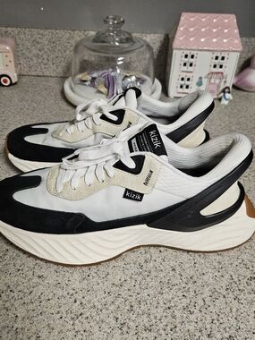 Kizik  Monaco Women's White, Black & Cream Slip-On Lace-Up Sneakers